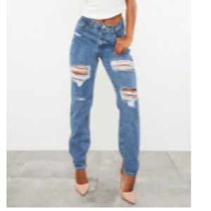 Pretty little thing mid blue ripped mom jeans size us 8 / taille EU 40